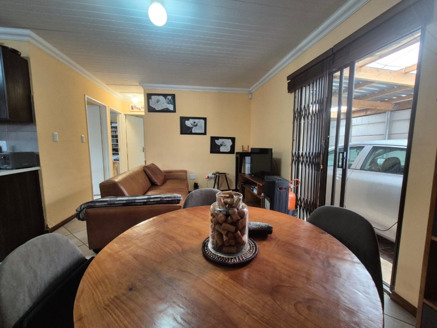 To Let 2 Bedroom Property for Rent in Rondevallei Western Cape
